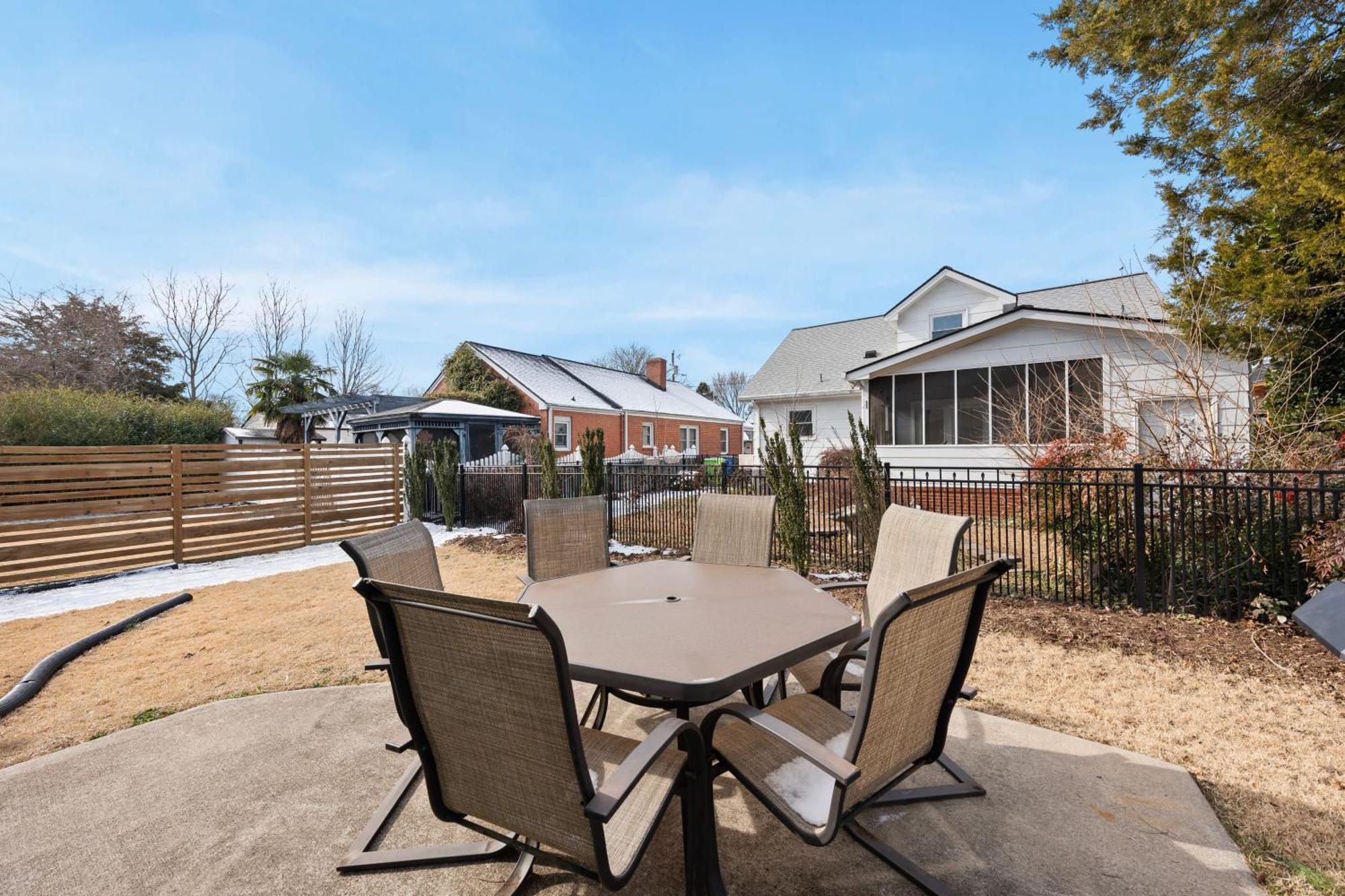 Charming Dt 3-Bed Bungalow With Fenced-In Yard Raleigh Buitenkant foto
