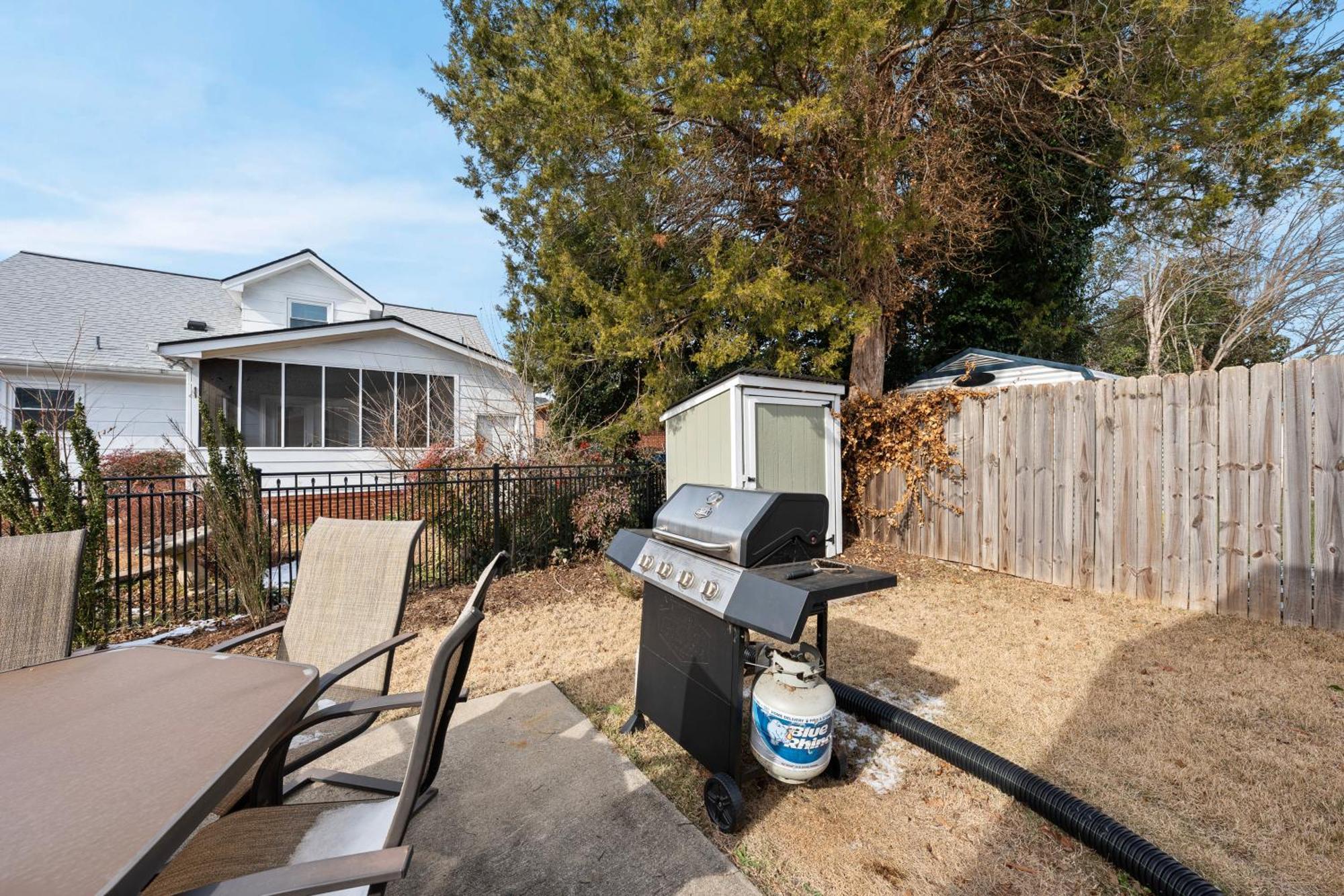Charming Dt 3-Bed Bungalow With Fenced-In Yard Raleigh Buitenkant foto